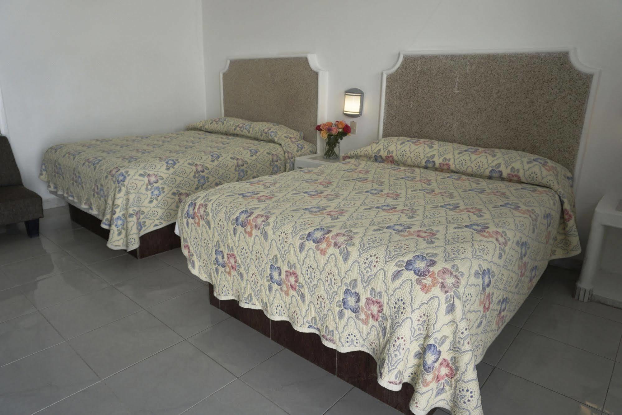 Opportunity Leon Hotel Ngoại thất bức ảnh